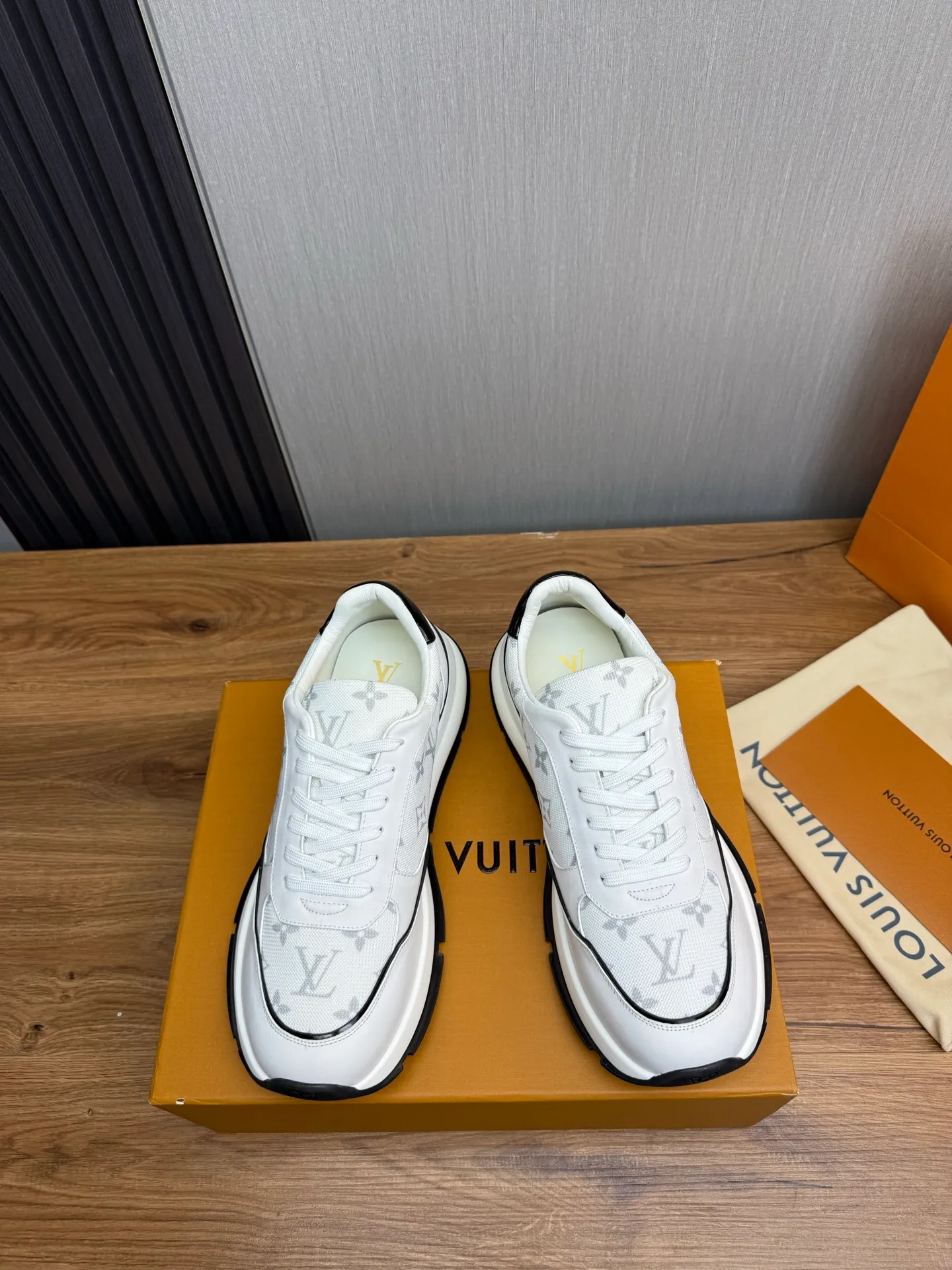 Men's shoes 💰800💰 LOUIS VUITTON [Luden Yiwei] Brand new trendy Lv is on the market 🎁, casual and fashionable men's shoes 👟Original 1:1 shipment✅ The upper is made of imported brand leather + cowhide lining, the original wear-resistant rubber outsole, the version is simple and elegant, exclusive for trendy men. 38-44 (customized at 38.45)